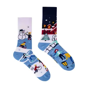 1 Pack Unisex Mismatched Novelty Odd Socks - Winter Activities