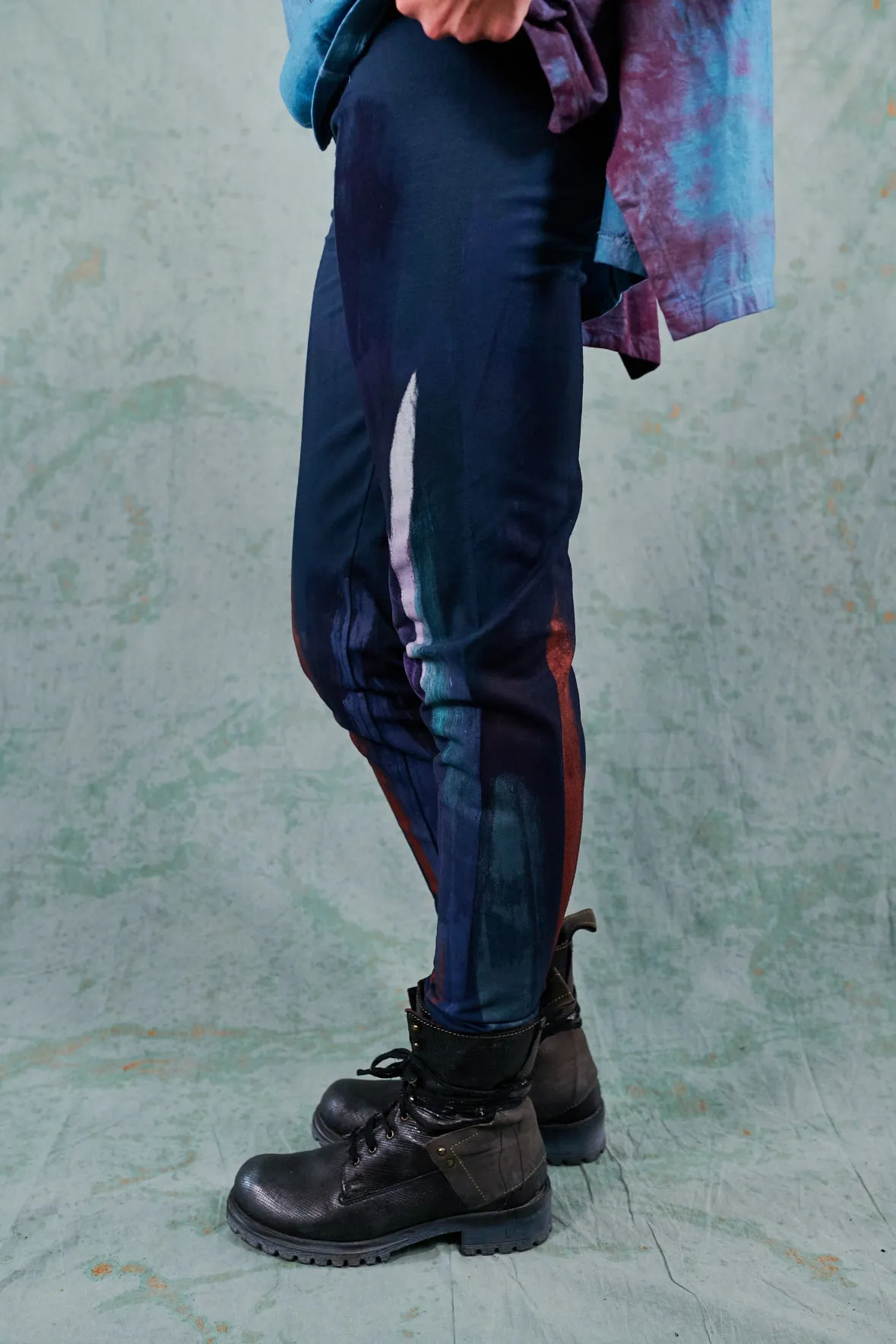 3136 Lightweight Legging-Indigo-Time lapse