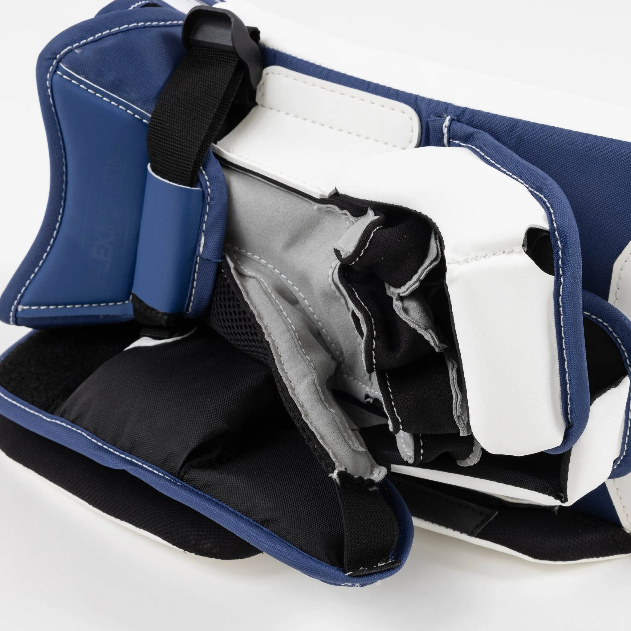 CCM Axis 2.5 Junior Goalie Blocker