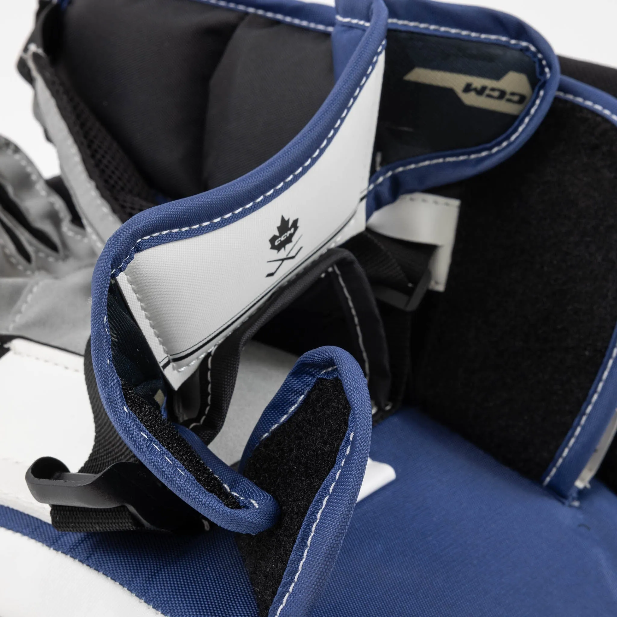 CCM Axis 2.5 Junior Goalie Blocker