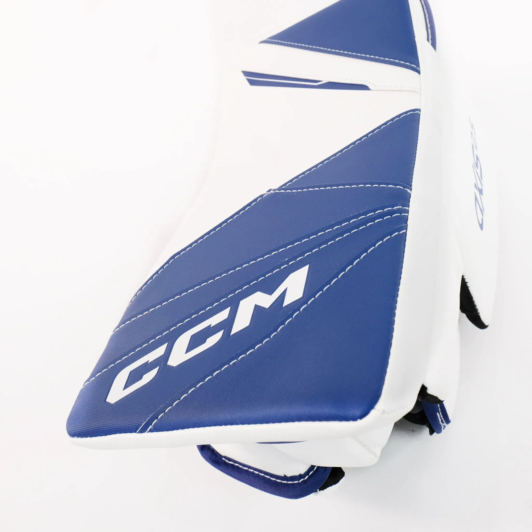 CCM Axis 2.5 Junior Goalie Blocker