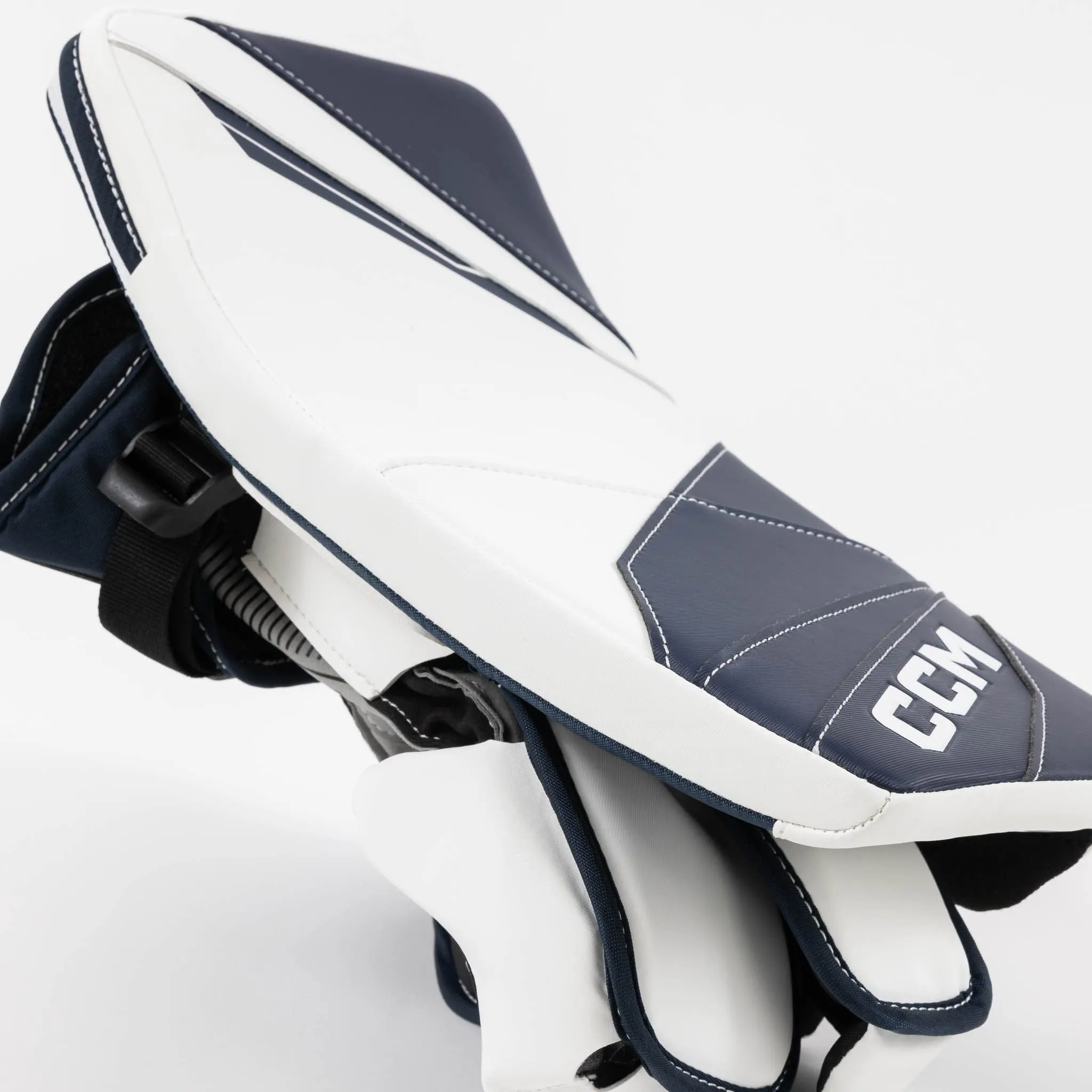 CCM Axis 2.9 Intermediate Goalie Blocker