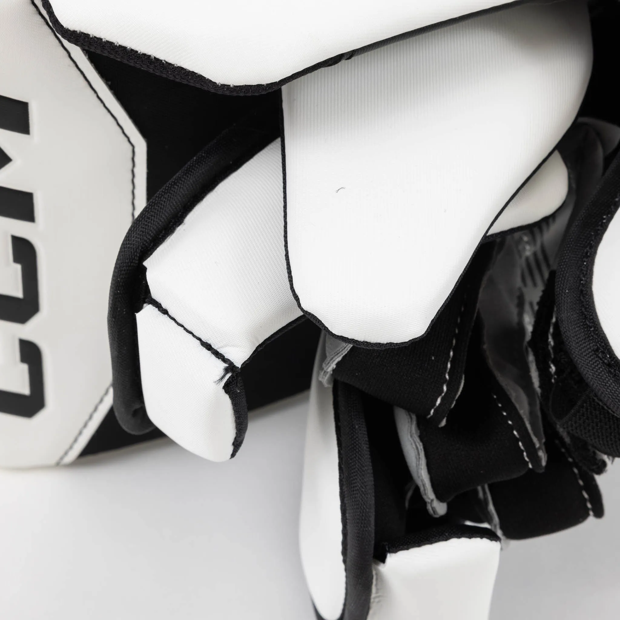 CCM Axis 2.9 Senior Goalie Blocker