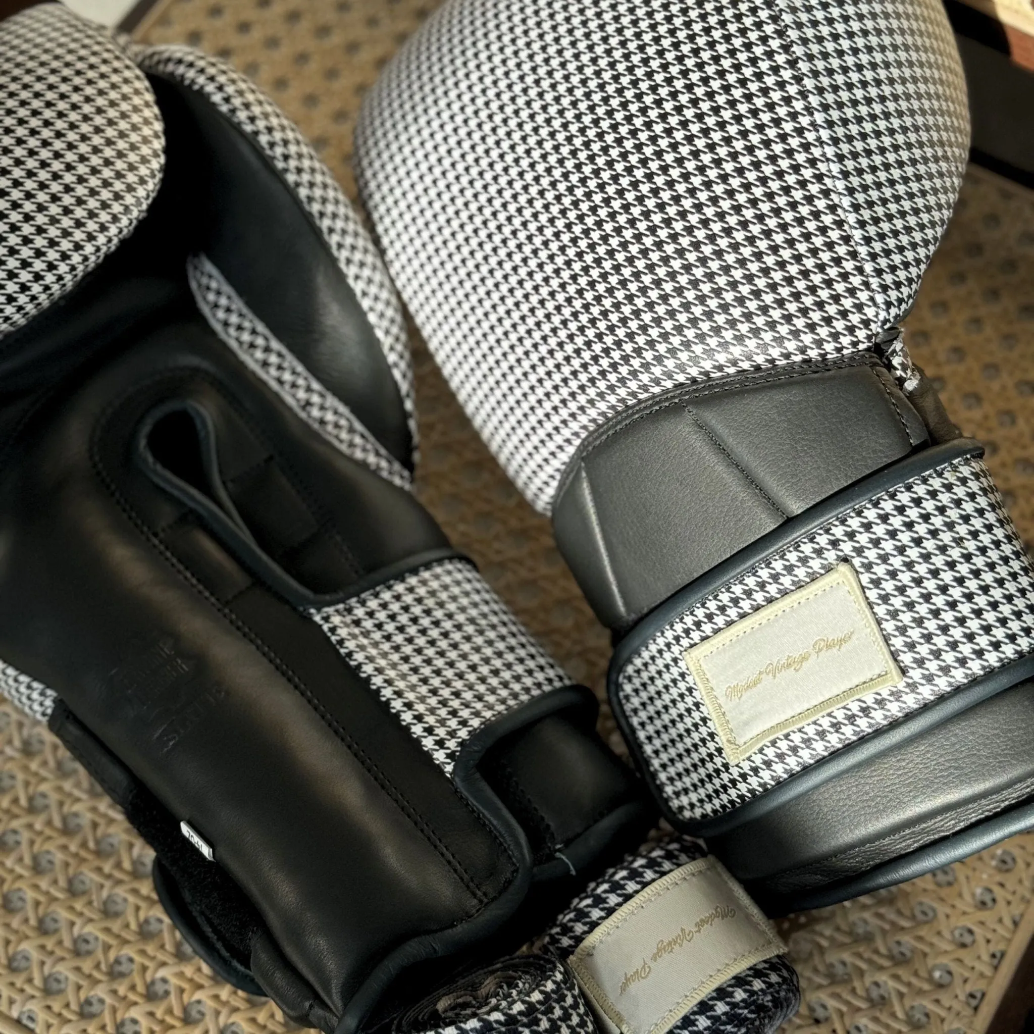Elite Houndstooth Leather Boxing Gloves (Strap Up) - Black