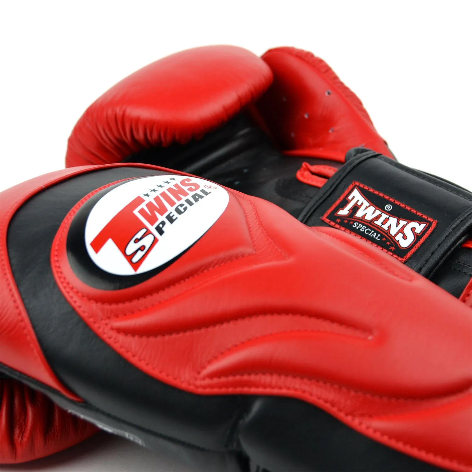 TWINS DELUXE SPARRING GLOVES-RED/BLACK