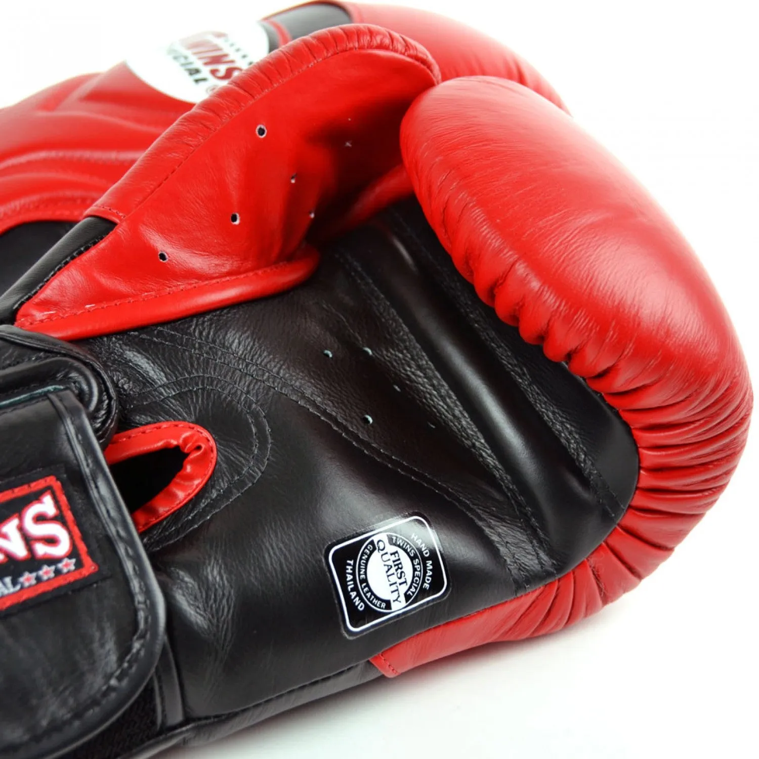 TWINS DELUXE SPARRING GLOVES-RED/BLACK