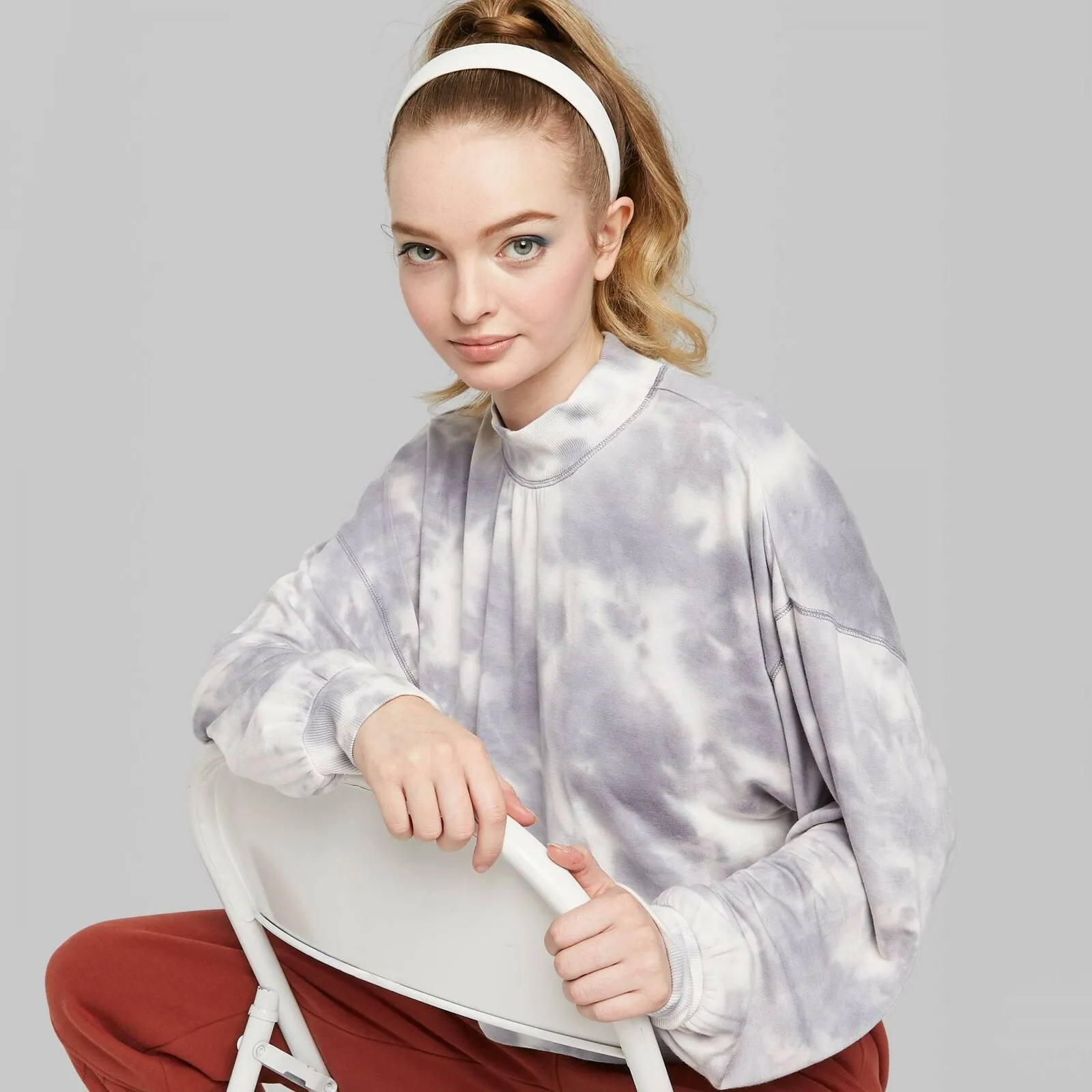 Wild Fable Women's Lightweight Mock Turtleneck Cropped Sweatshirt
